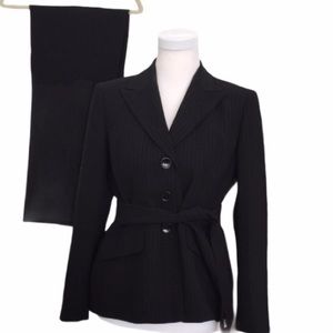 Kasper pinstriped pant suit w/tie belt